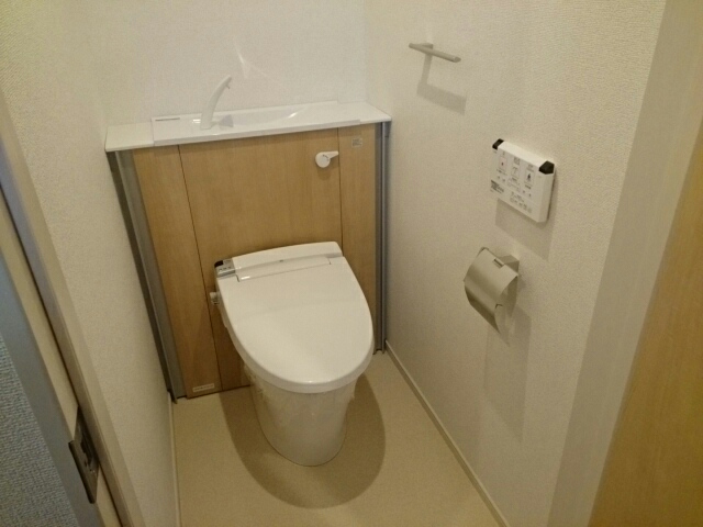 地下鉄千日前線 桜川駅 徒歩7分 3階建 築11年のトイレ写真