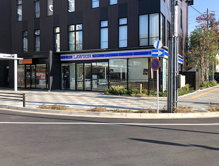 コンビニ　ローソン駅南口（コンビニ）まで294m