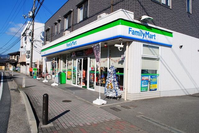 コンビニ　ファミリーマート八幡千束店（コンビニ）まで352m