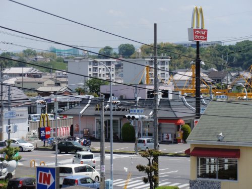 飲食店　マクドナルド １６８香芝店（飲食店）まで909m