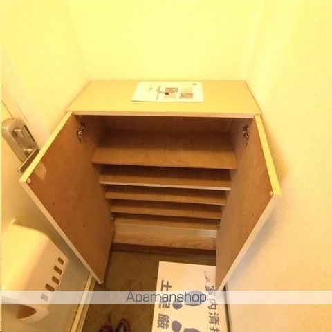 仙台市地下鉄南北線 泉中央駅 バス乗車時間：15分 最寄りバス停で下車 徒歩3分 2階建 築36年の玄関写真