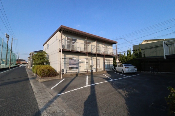 コーポラス芳泉 E棟の外観写真