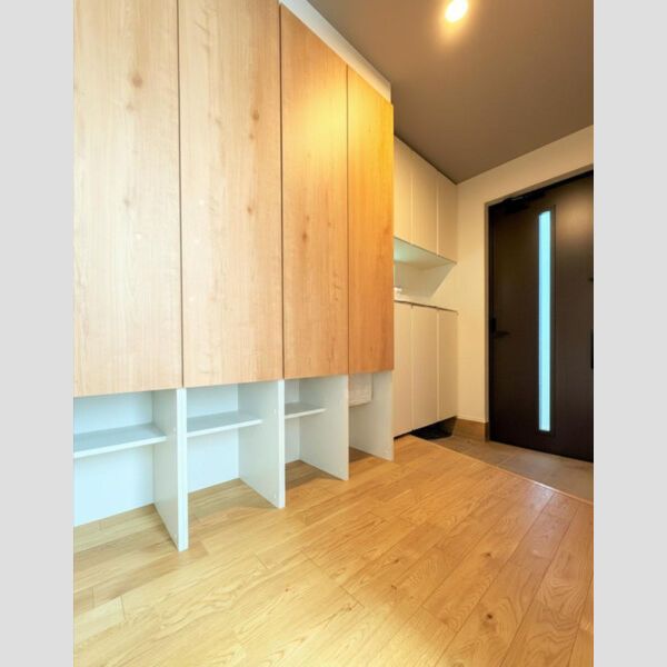 本郷町戸建の玄関写真