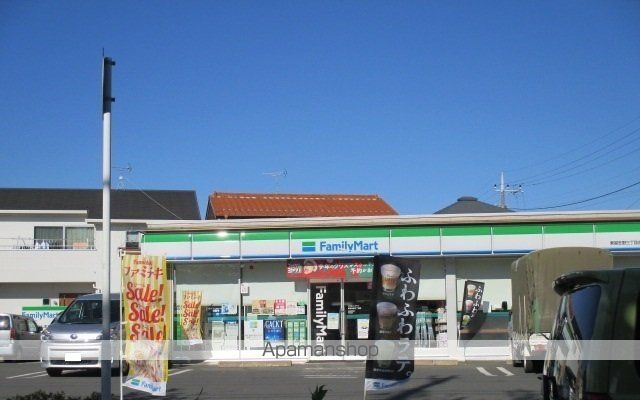 コンビニ　ファミリーマート（コンビニ）まで150m