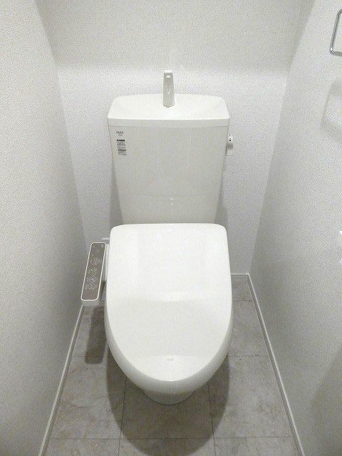 トイレ　写真は202号室です（参考）