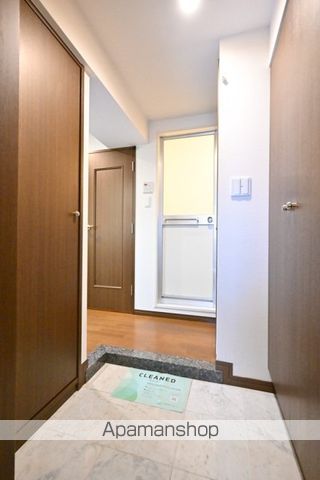 東京メトロ日比谷線 八丁堀駅 徒歩4分 12階建 築27年の玄関写真