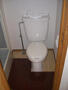 トイレ　落ち着いた色調のトイレです