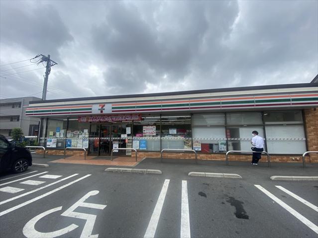 コンビニ　セブン－イレブン草加氷川町西店（コンビニ）まで428m