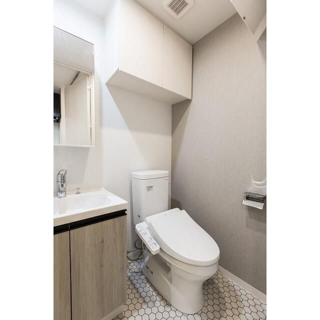 コンフォリア・リヴ根岸二丁目のトイレ写真