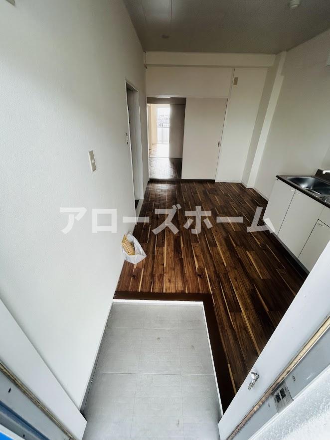 ＪＲ山陽本線 垂水駅 バス乗車時間：10分 最寄りバス停で下車 徒歩1分 5階建 築55年の玄関写真