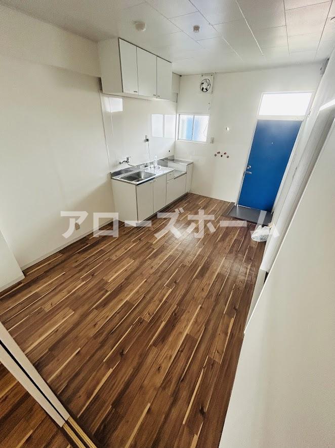 ＪＲ山陽本線 垂水駅 バス乗車時間：10分 最寄りバス停で下車 徒歩1分 5階建 築55年の居間写真