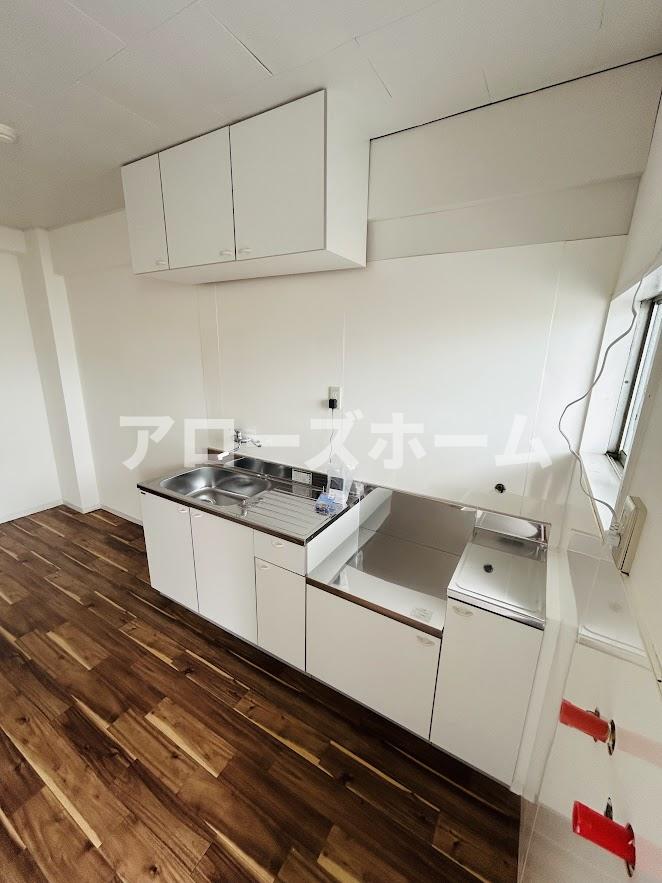 ＪＲ山陽本線 垂水駅 バス乗車時間：10分 最寄りバス停で下車 徒歩1分 5階建 築55年のキッチン写真