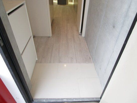 VERT COURT HIGASHIYAMA 502の玄関写真