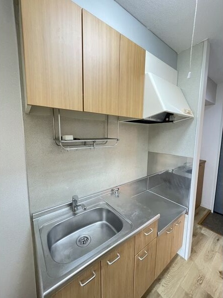キッチン　※写真は同じマンションの違う部屋のものになります。