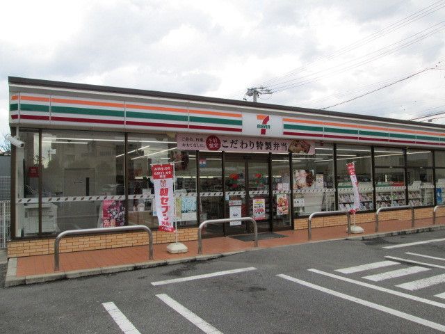 コンビニ　セブンイレブン（コンビニ）まで500m