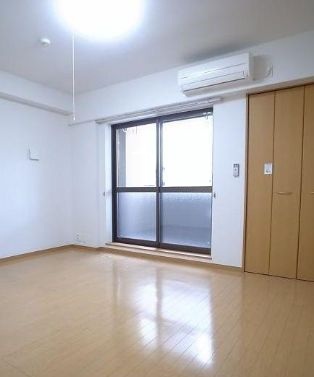 ＪＲ山手線 日暮里駅 徒歩7分 4階建 築18年の居間写真