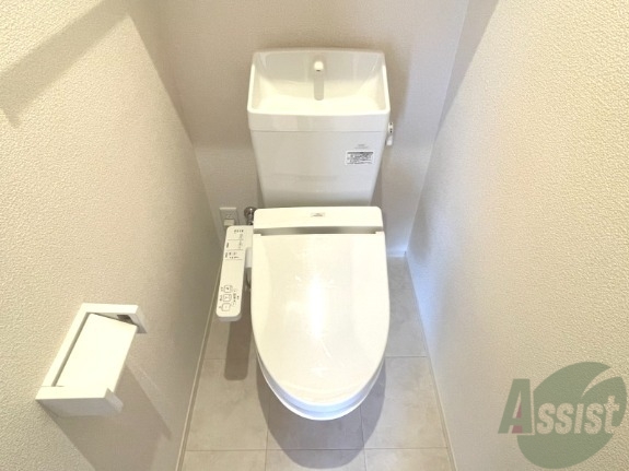 トイレ　嬉しいウォシュレット機能付きです。シャワートイレは便利ですね