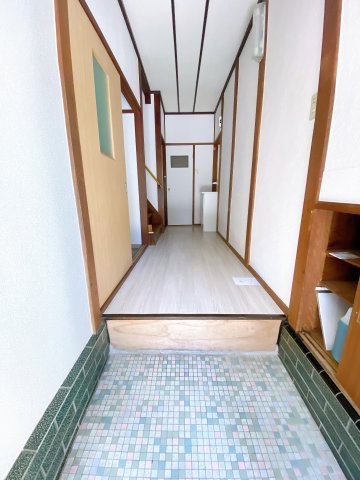 三島ガレージ付き戸建の玄関写真