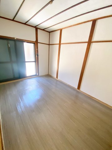 三島ガレージ付き戸建の居間写真