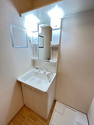 洗面設備　スペースが確保できる洗面所です