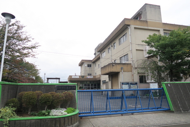中学校　三郷市立南中学校（中学校）まで2400m