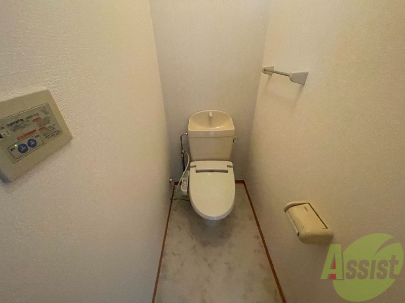 トイレ　温水洗浄便座付きのトイレは、使用しやすくうれしいですね。