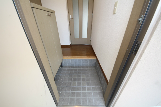 近鉄大阪線 真菅駅 徒歩7分 2階建 築29年の玄関写真