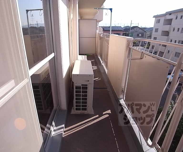 バルコニー　南ベランダで日当たり良好です。