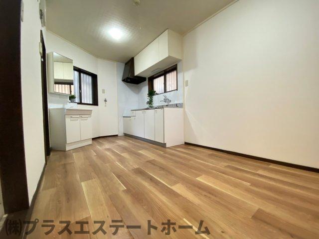 大谷町3丁目 戸建の居間写真