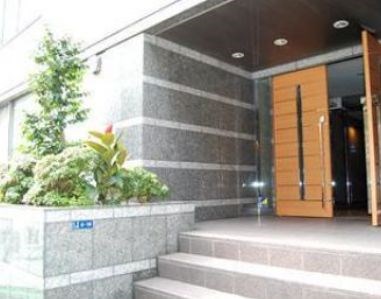 エントランス　弊社は全物件が仲介手数料半月分+税でご紹介可能です。