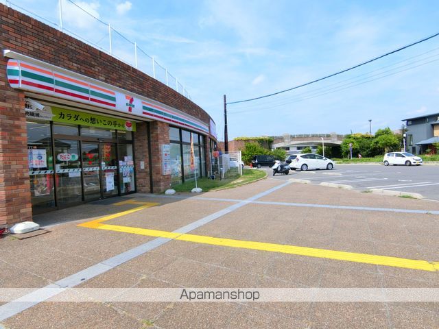 コンビニ　セブンイレブン（コンビニ）まで525m