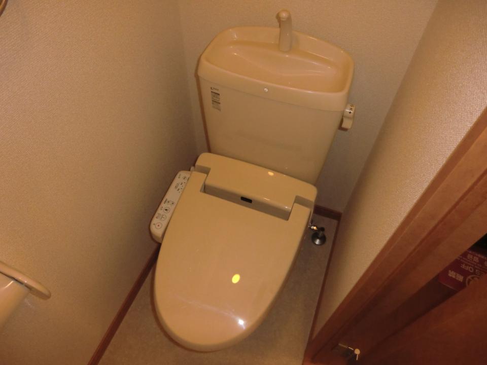 レオパレスタークのトイレ写真