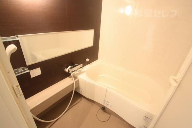 バス・シャワールーム　セレブ感に溢れるバスルームです。