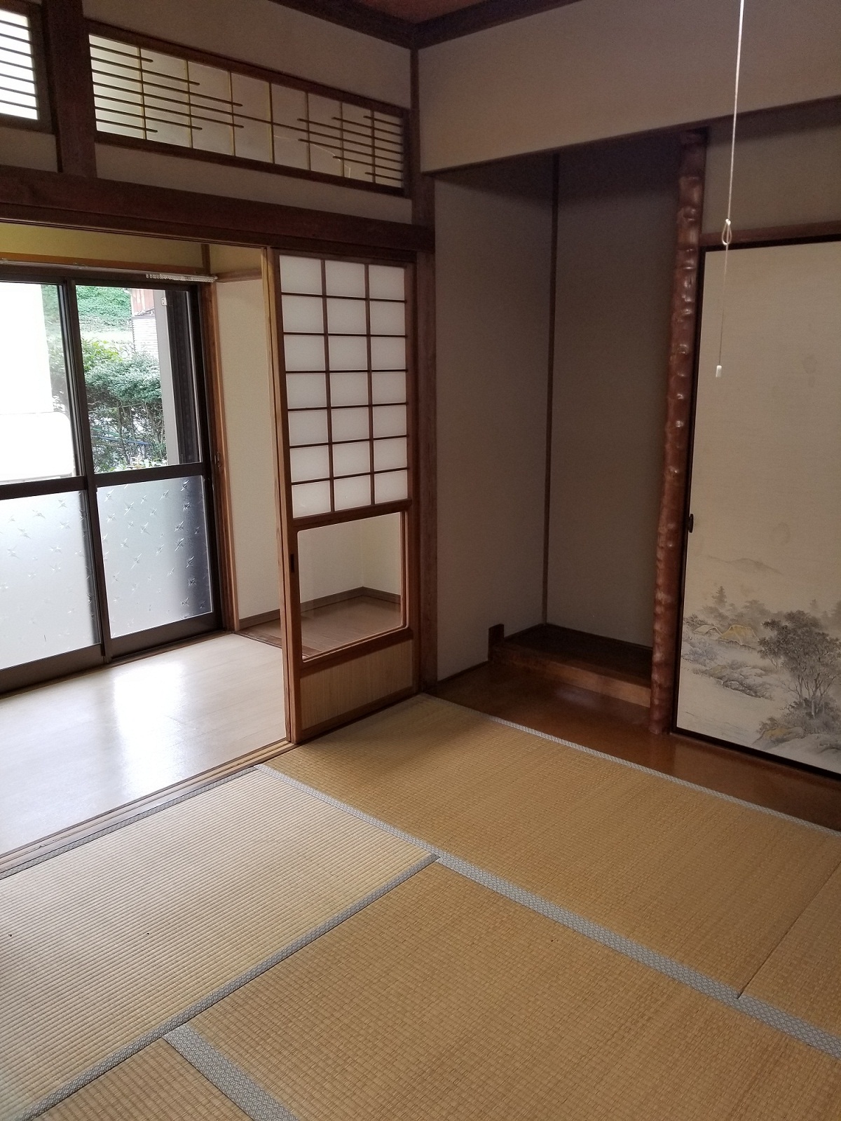 居室・リビング　床の間、収納あり