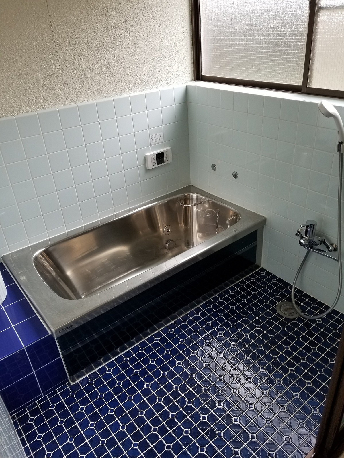 バス・シャワールーム　広くて明るい浴室