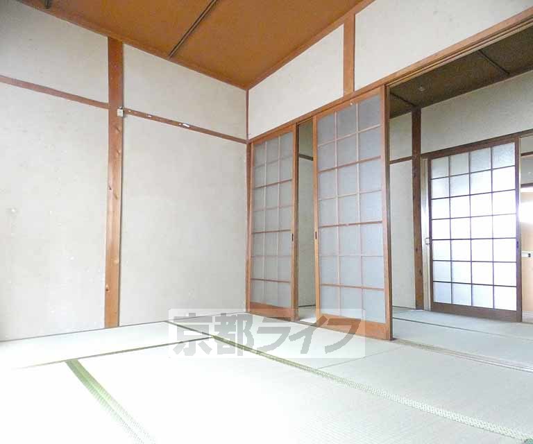 居室・リビング　きれいな畳のお部屋です