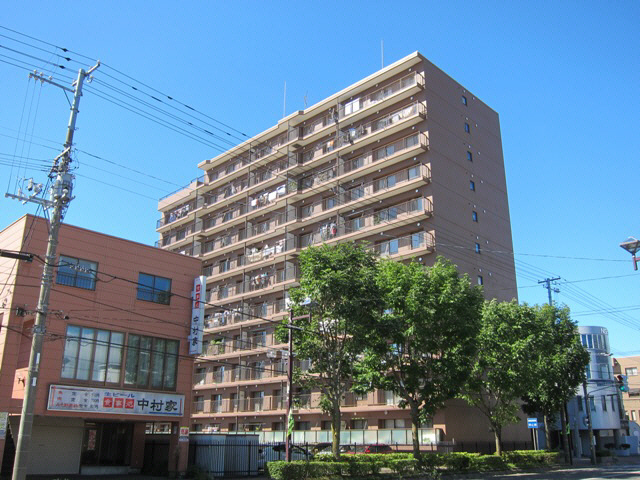 釧路市共栄大通のマンションの建物外観