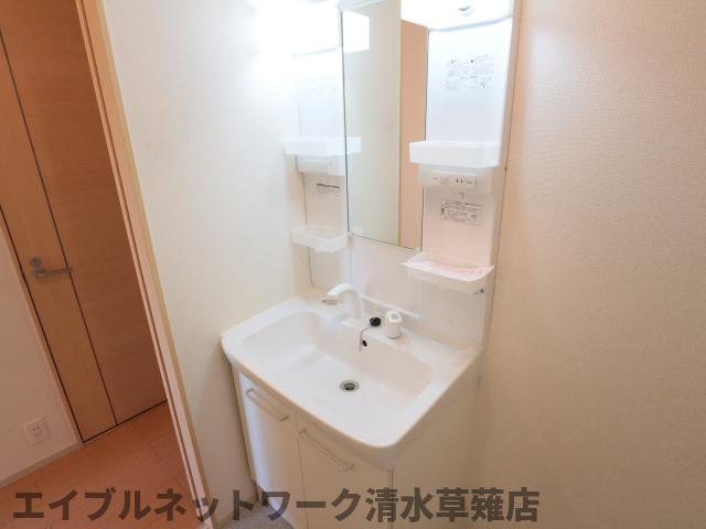 洗面設備　コンパクトで使いやすい洗面所