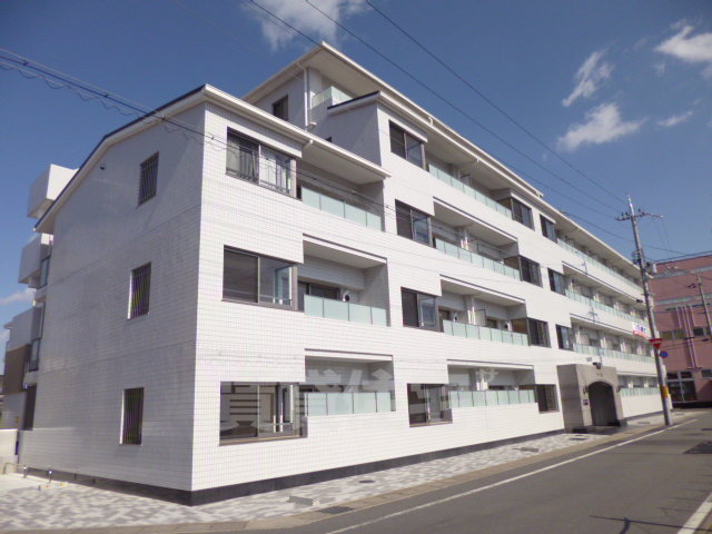 京都市西京区桂畑ケ田町のマンションの建物外観