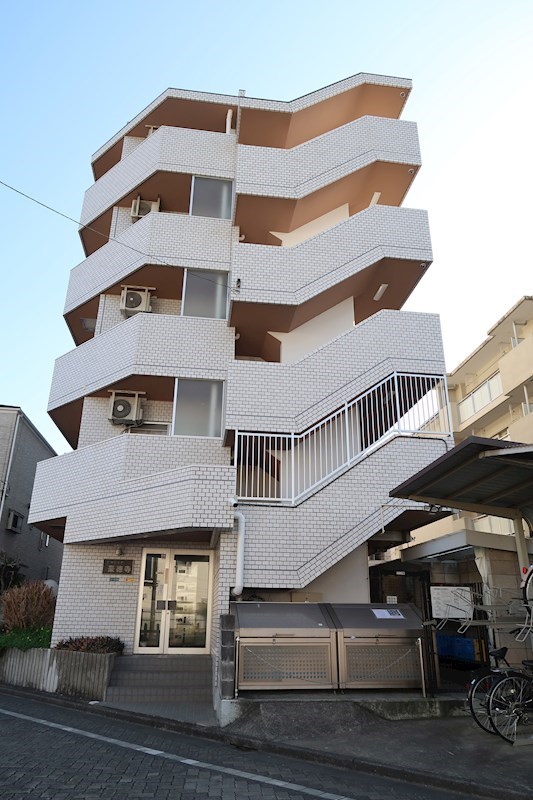 世田谷区赤堤のマンションの建物外観