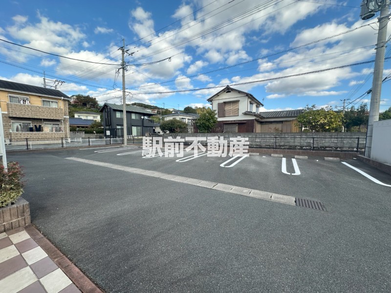 【大牟田市大字岬のアパートの駐車場】