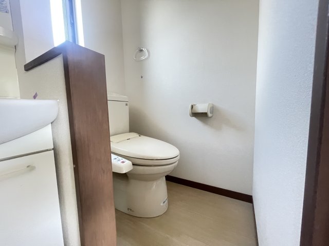 トイレ　温水洗浄便座付き