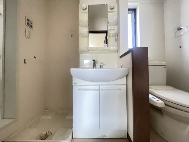 洗面設備　女性の方には嬉しい独立洗面台があります。