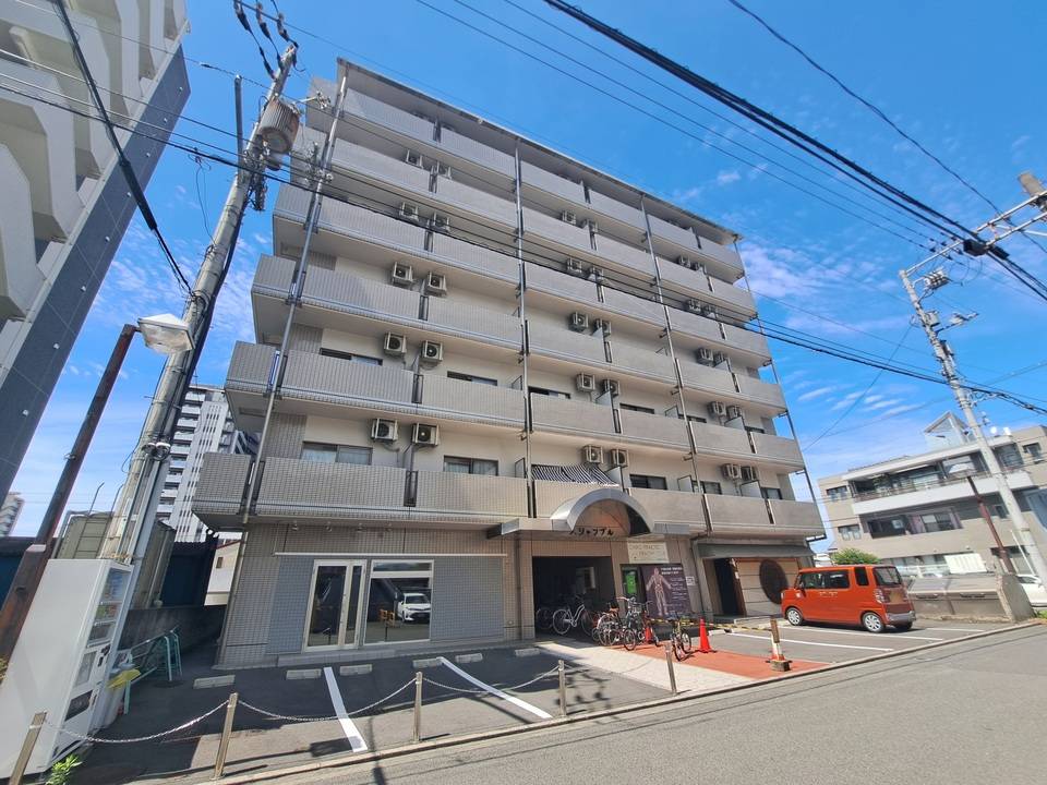 松山市三番町のマンションの建物外観