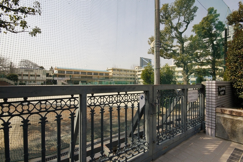 中学校　名古屋市立丸の内中学校（中学校）まで685m