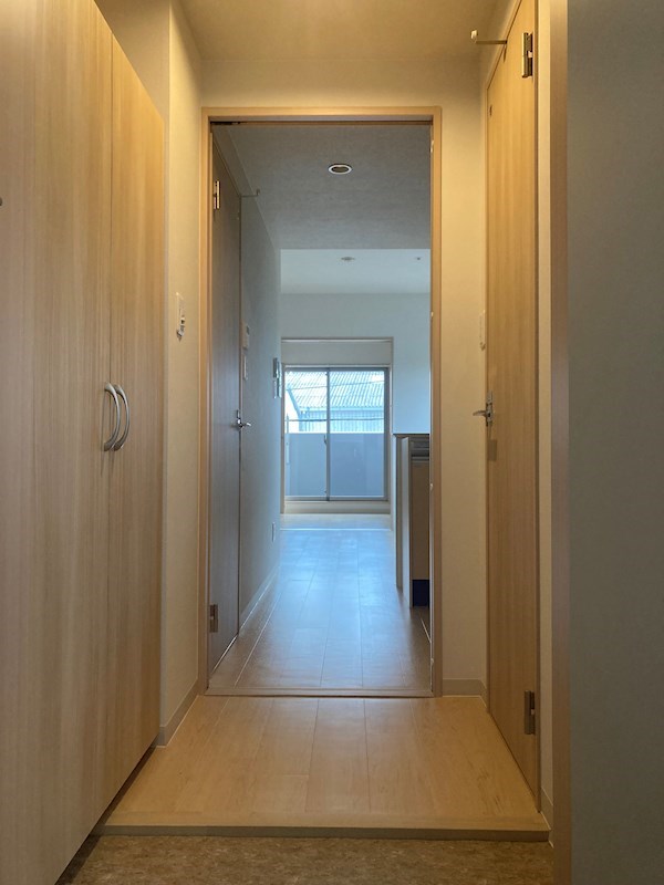 玄関　※同物件・別号室参考写真