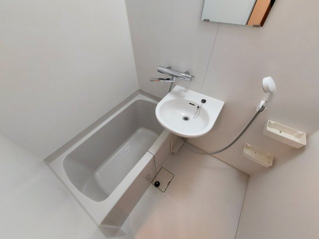 バス・シャワールーム　同マンション別部屋