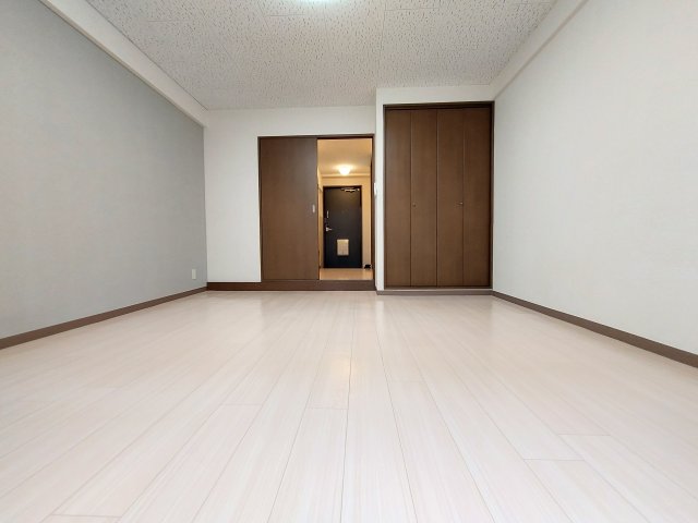 居室・リビング　同マンション別部屋