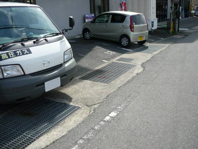 【カーサ香呂の駐車場】