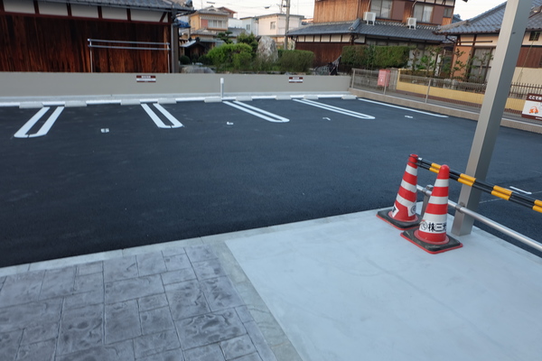 【野洲市小篠原のアパートの駐車場】